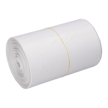 Rolka worków na śmieci EMIL DEISS KG (GmbH + Co.) DEISS 56820 (540x580x0,011 mm, białe) jest ciasno zwinięta i zabezpieczona żółtą gumką na białym tle - idealna do efektywnej utylizacji odpadów.