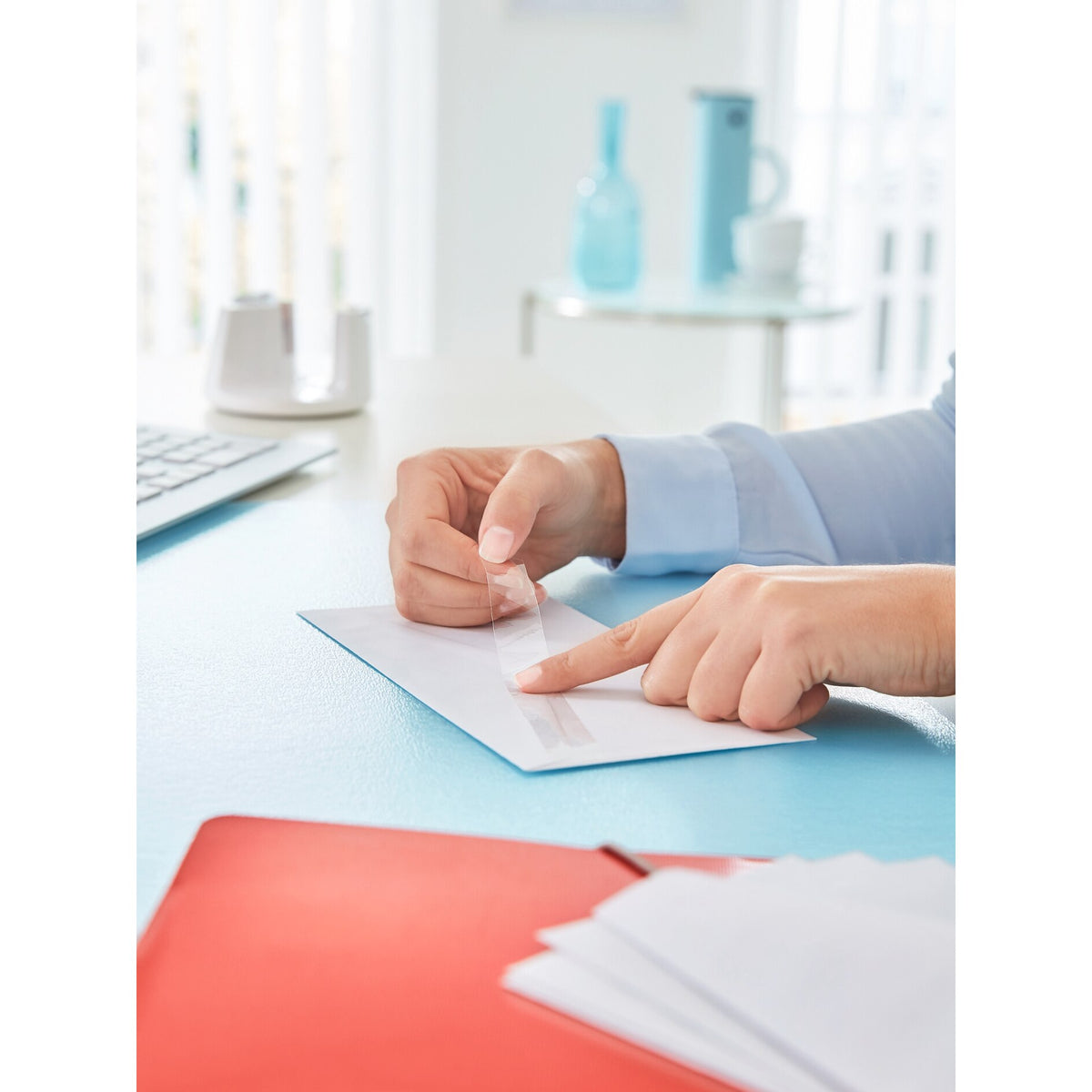 tesafilm kristall-klar, transparent, 33 m x 19 mm – Anwendung
