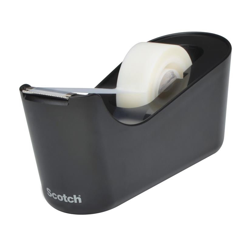 Czarny dyspenser stołowy Scotch™ C18 firmy 3M Deutschland GmbH mieści rolkę niewidzialnej taśmy klejącej Scotch® Magic™ i oferuje praktyczny komfort z metalową krawędzią do odrywania - niezbędne wyposażenie biurowe.