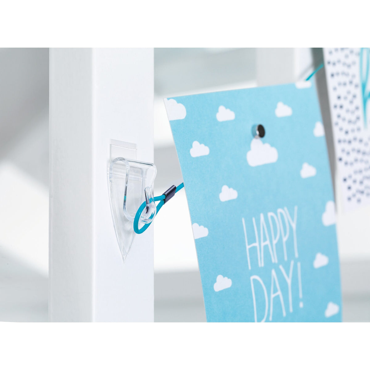 tesa Powerstrips DECO Haken SMALL, transparent – Anwendung