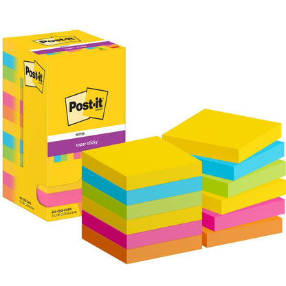Pudełko karteczek samoprzylepnych Post-it® Super Sticky Notes, 76 mm x 76 mm, 90 arkuszy/blok 3M Deutschland GmbH z kilkoma stosami żółtych, niebieskich, zielonych, różowych i pomarańczowych kwadratowych karteczek leżących przed nimi.