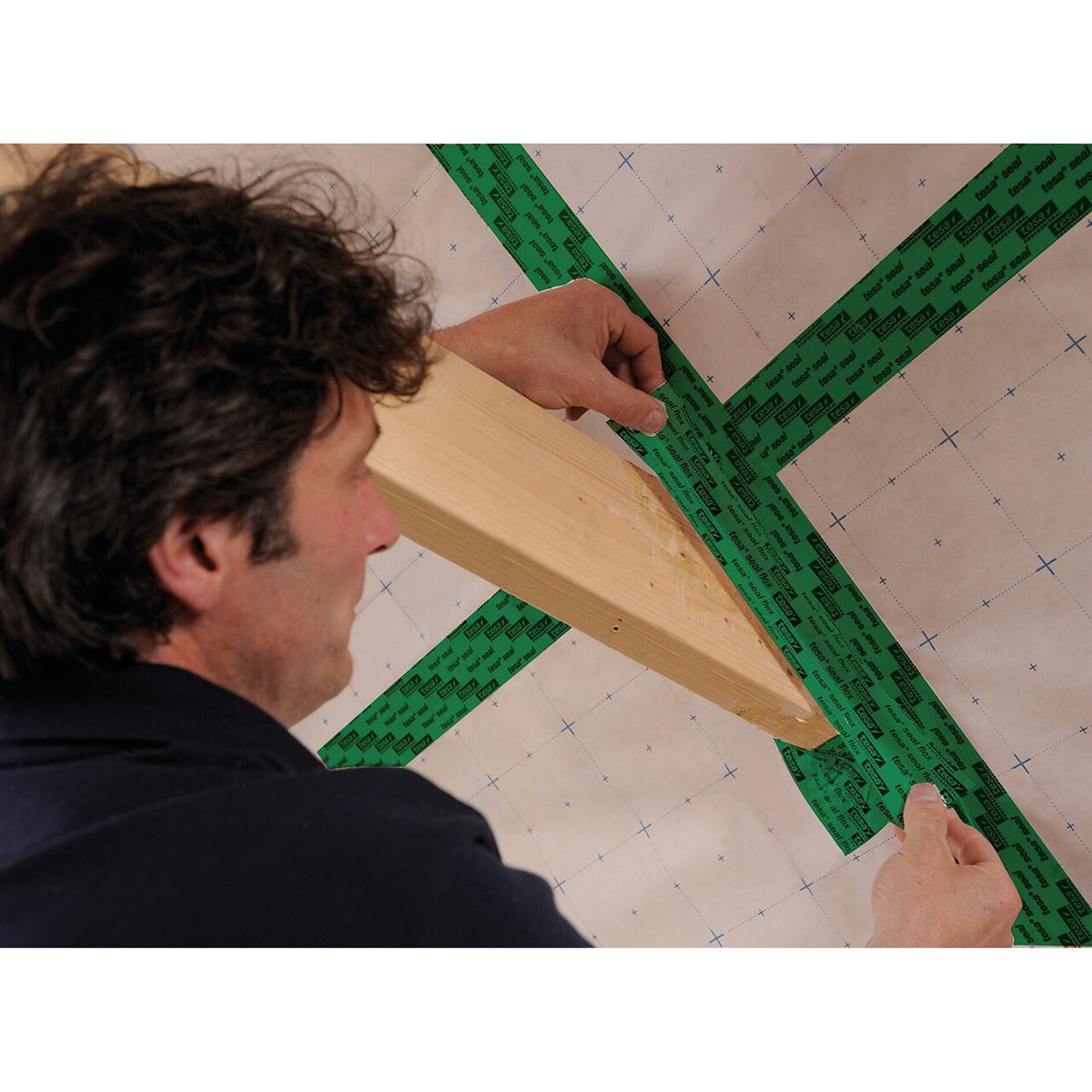 tesa Professional 60077 Dampfbremsen-Band, 25 m x 50 mm, grün – Anwendung