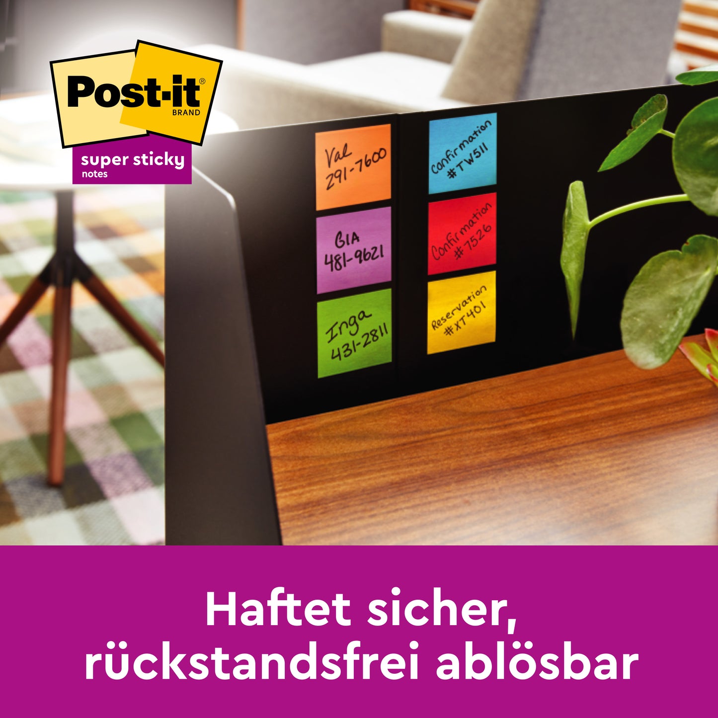 Monitor komputerowy 3M Deutschland GmbH z dużymi żółtymi karteczkami samoprzylepnymi Post-it® Super Sticky (w linie, 101x101 mm), pokazującymi ręcznie zapisane kontakty. Logo Post-it w lewym górnym rogu; niemiecki tekst o wyjątkowo mocnym kleju na dole.