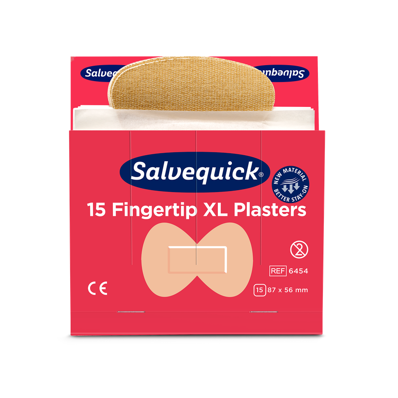 Czerwone pudełko Orkla Wound Care AB XL opatrunków tekstylnych na opuszki palców, 15 sztuk/Mine (opakowanie 6 sztuk), z częściowo usuniętym opatrunkiem. Na opakowaniu znajduje się znak CE, wymiary oraz ilustracja kształtu opuszka palca.