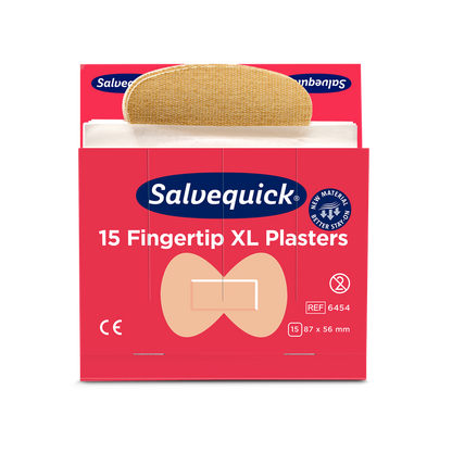 Czerwone pudełko Orkla Wound Care AB XL opatrunków tekstylnych na opuszki palców, 15 sztuk/Mine (opakowanie 6 sztuk), z częściowo usuniętym opatrunkiem. Na opakowaniu znajduje się znak CE, wymiary oraz ilustracja kształtu opuszka palca.