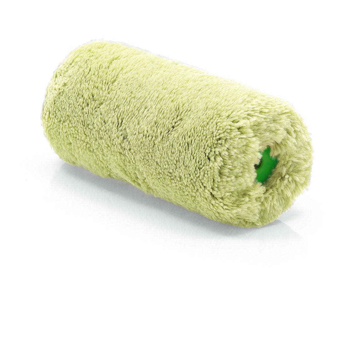 Nahaufnahme einer neuen, ungebrauchten Nölle Profi Brush Fassadenwalze Lammplüsch (Ø 44 mm / Florhöhe 18 mm) von Nölle Profi Brush Bürsten- & Pinseltechnik e.K. mit flauschiger hellgrüner Hülle und grünem Kunststoffkern auf weißem Grund.