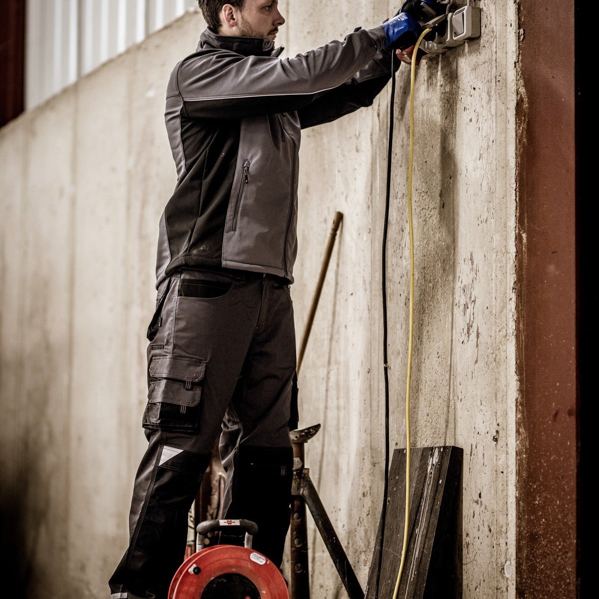 Kurtka softshell NITRAS MOTION TEX LIGHT w kolorze szaro-czarnym