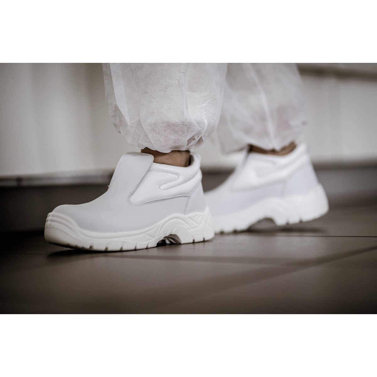 Kapcie ochronne NITRAS CLEAN STEP MID SL, S2, białe