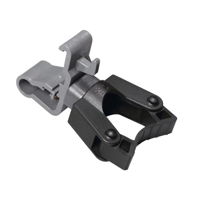 Zbliżenie uchwytu TASKI z klamrą od Diversey Deutschland GmbH & Co. OHG, kompatybilnego z uchwytami na pudełka na ściereczki 7517270 lub 757371, z szarym nasadką i czarną sprężynową klamrą na białym tle.