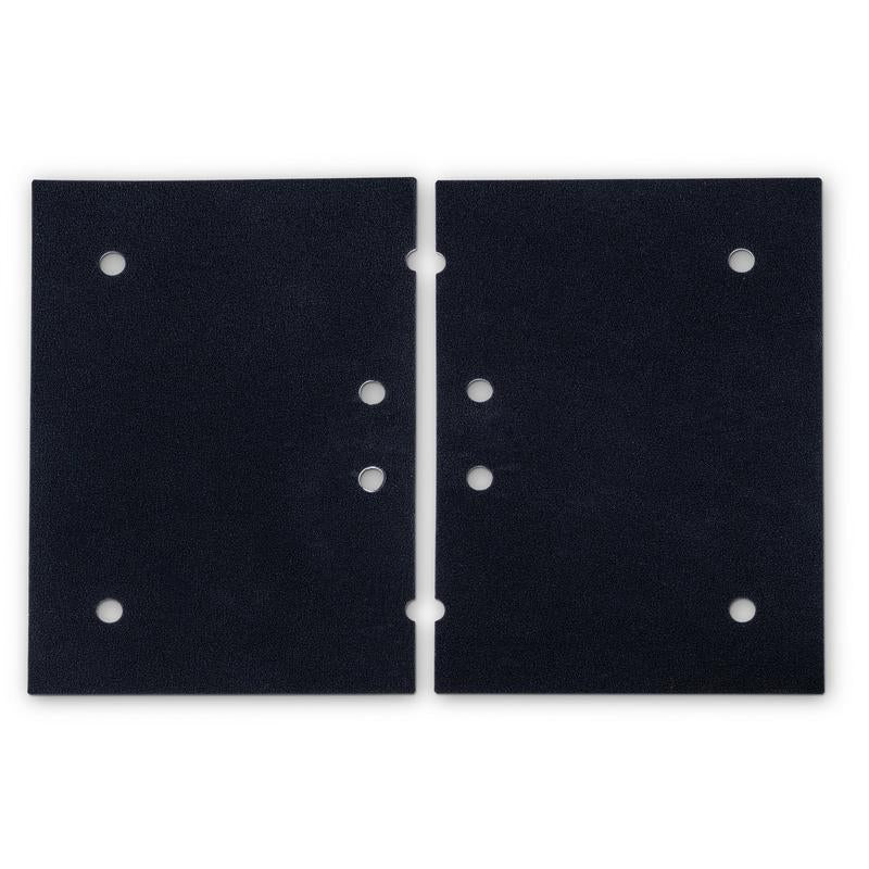 Dwa prostokątne czarne uchwyty orbitalne TASKI Ultimaxx (14x20 cali, 35x50 cm) od Diversey Deutschland GmbH & Co. OHG leżą obok siebie na białym tle, każdy z równomiernie rozmieszczonymi okrągłymi otworami - idealne do czyszczenia dużych powierzchni za pomocą serii TASKI Ultimaxx OB.