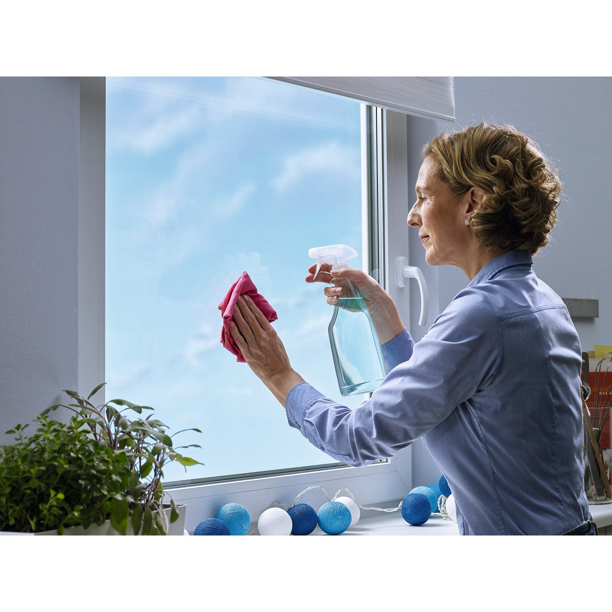 tesa Doppelseitige Klebepads für transparente Oberflächen und Glas – Anwendung