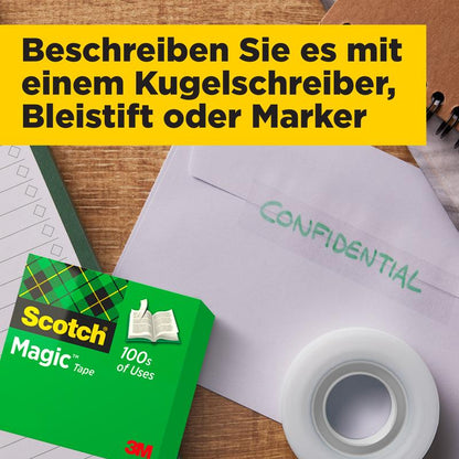 Zestaw promocyjny Scotch® Magic™ Invisible Tape (24 rolki, 19 mm x 33 m) od 3M Deutschland GmbH, lista kontrolna i koperta z napisem "POUFNE" leżą na drewnie, nad nimi żółty baner z niemieckim tekstem o pisakach i markerach.