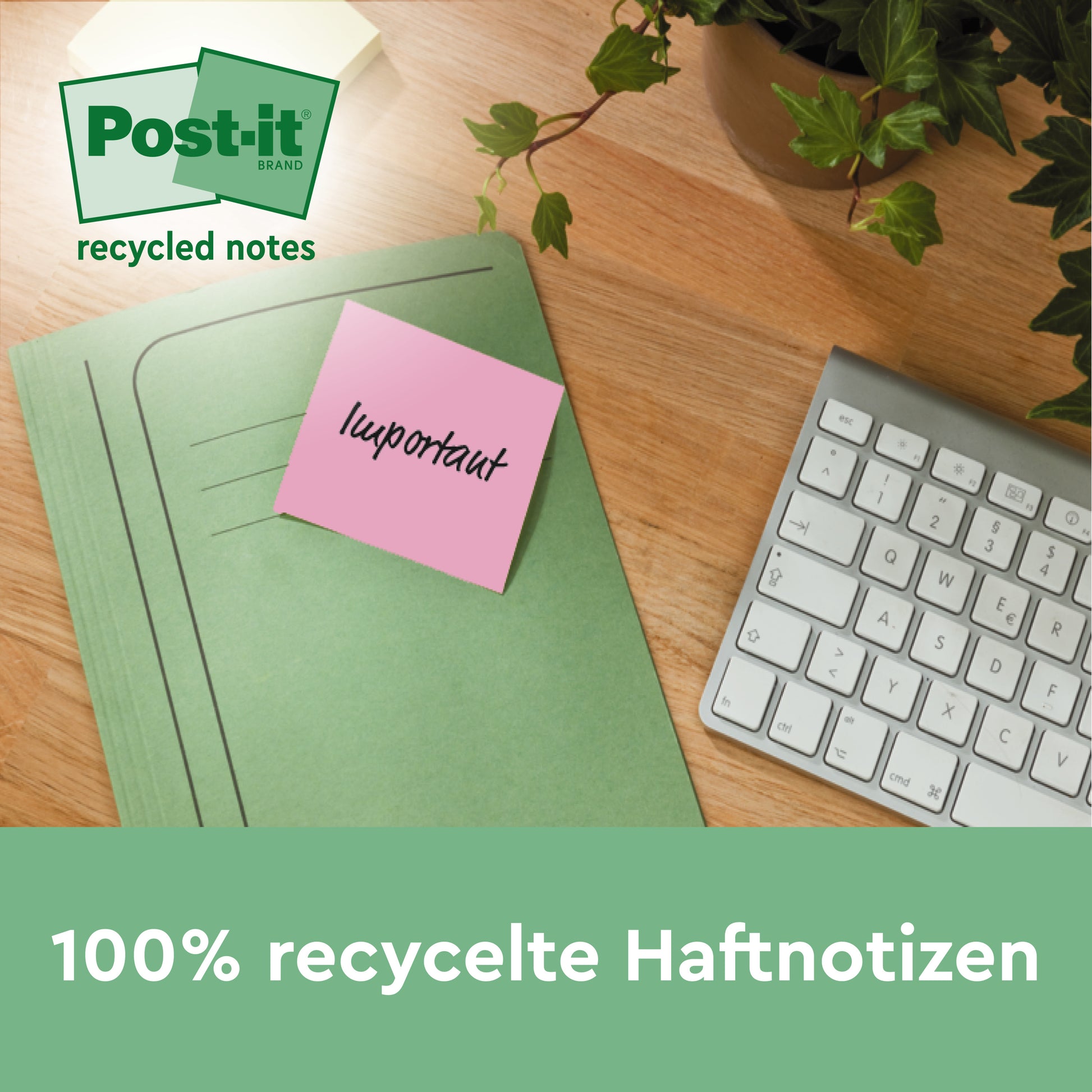 Eine rosa Post-it® Recycling Notiz (38 mm x 51 mm, 100 Blatt, 100% PEFC) der 3M Deutschland GmbH mit der Aufschrift "Wichtig" liegt auf einem grünen Ordner neben einer Tastatur und einer Pflanze. Text: "100% recycelte Haftnotizen" und "Post-it recycled notes.