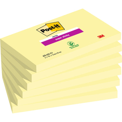 Stos sześciu karteczek Post-it® Super Sticky Notes (76 mm x 127 mm, 90 arkuszy/pad, 100% PEFC) firmy 3M Deutschland GmbH jest pokazany w opakowaniu marki, na którym widoczne są symbole „Super Sticky” i certyfikacja ekologiczna.