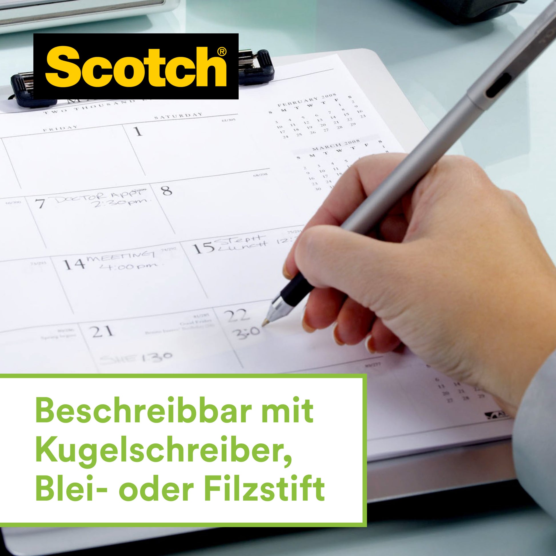 Eine Person schreibt mit einem silbernen Stift auf einem Papierplaner neben dem Scotch™ Edelstahl-Klebebandabroller, Silber + Scotch® Magic™ Klebeband (66% pflanzenbasierter Klebstoff) von 3M Deutschland GmbH. Der Text: "Beschreibbar mit Kugelschreiber, Blei- oder Filzstift.