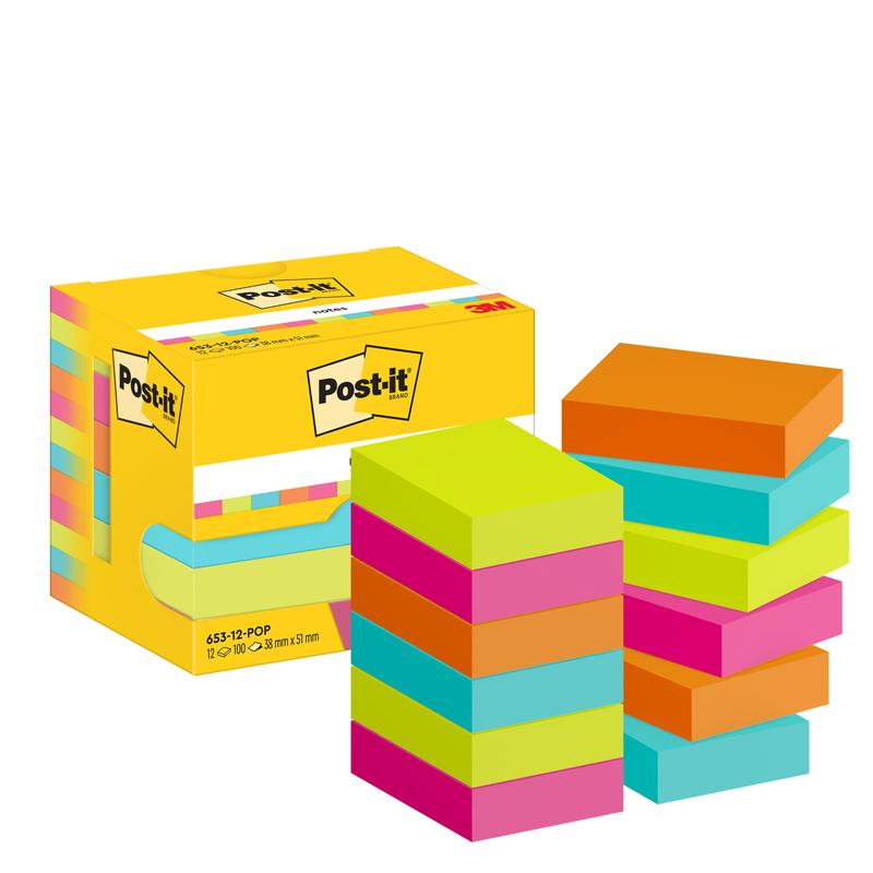 Żółte pudełko z karteczkami samoprzylepnymi Post-it® (3M Deutschland GmbH, Poptimistic Collection, 38 x 51 mm, 100 kartek/blok, 12 bloków/opakowanie) stoi obok stosów kwadratowych karteczek samoprzylepnych w jaskrawych kolorach żółtym, różowym, niebieskim, pomarańczowym i zielonym.