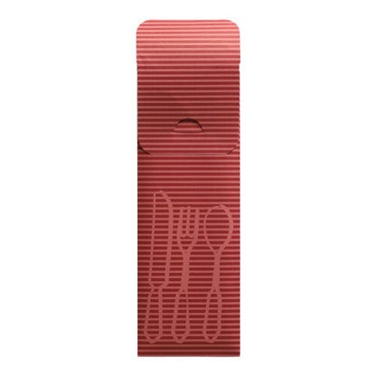 100 kieszeni na sztućce (23,5 x 7,3 cm) firmy PAPSTAR GmbH to czerwone, wzdłużnie prążkowane kieszenie na sztućce z papieru z wytłoczonymi widelcami, nożami i łyżkami, klapką na pokrywę i kolorową serwetką bistro – idealne do zastosowania w gastronomii.