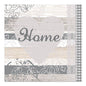 Das Dekoschild PAPSTAR 20 Servietten, 33 cm x 33 cm 3-lagig, Set 4 der PAPSTAR GmbH zeigt ein großes hellgraues Herz mit dem Schriftzug "Home" und rustikale holzähnliche Streifen mit eleganten Spitzenblumenmustern.