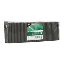 500 PAPSTAR papierowych słomek koktajlowych (7 mm, 10 cm, czarne) zapakowane w przezroczystą folię od PAPSTAR GmbH. Słomki z papieru biopochodnego, starannie ułożone, są idealne na koktajle i wydarzenia. Zielona i biała etykieta na przedniej stronie.