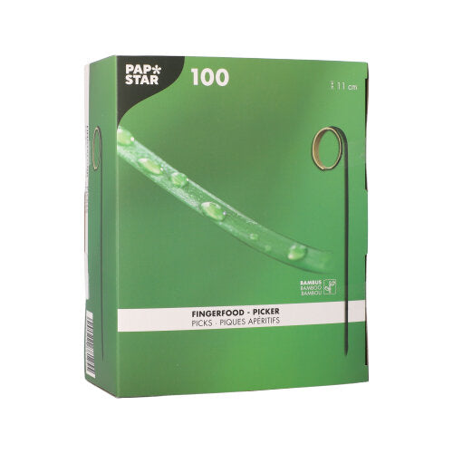 Zielone pudełko "PAPSTAR 100 wykałaczek do fingerfood" od PAPSTAR GmbH zawiera bambusowe wykałaczki o długości 11 cm do fingerfood, posiada certyfikat FSC i przedstawia na opakowaniu bambusową wykałaczkę z kroplami wody.