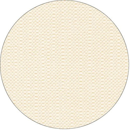 Płaski, okrągły, kremowy obiekt z teksturowaną, wypukłą powierzchnią przypomina PAPSTAR obrus "ROYAL Collection" kolor szampański (25 m x 1,18 m) firmy PAPSTAR GmbH. Tło jest jednolicie białe.