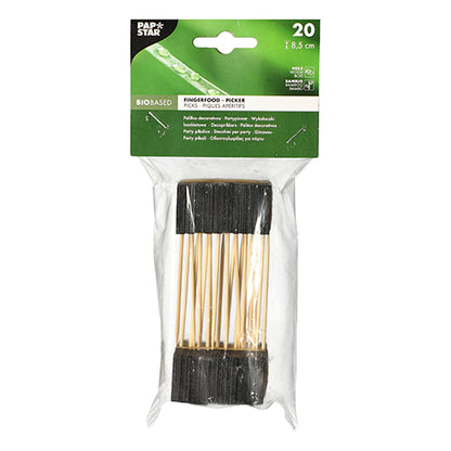 Eine durchsichtige Plastikverpackung enthält 20 PAPSTAR Fingerfood-Picker, 8,5 cm, schwarz - ideal für Buffets und Partys. Das obere Etikett zeigt Produktdetails auf grünem Hintergrund mit weißem Text. Marke: PAPSTAR GmbH.