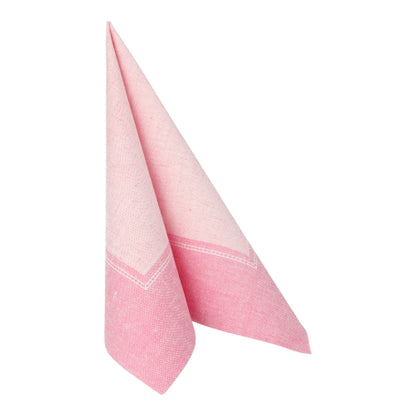 Złożona PAPSTAR 50 serwetek "ROYAL Collection" 1/4-skład 40 x 40 cm różowa serwetka od PAPSTAR GmbH, różowa z jaśniejszym brzegiem, stoi pionowo na białym tle.