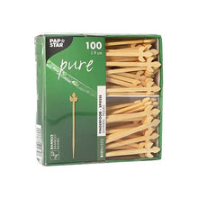 Zielone pudełko „PAPSTAR 100 wykałaczek do fingerfood pure“ od PAPSTAR GmbH zawiera 100 wykałaczek w kształcie serca o długości 9 cm – idealne na przyjęcia i wydarzenia. Patyczki są widoczne przez okienko po prawej stronie pudełka.