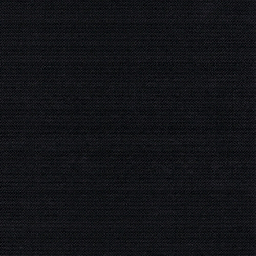 Zbliżenie PAPSTAR 100 serwetek „ROYAL Collection“ 1/4-złożenie (40x40 cm) firmy PAPSTAR GmbH pokazuje jednolitą czarną tkaninę z delikatną, równomiernie tkaną strukturą, bez widocznych wzorów czy projektów.