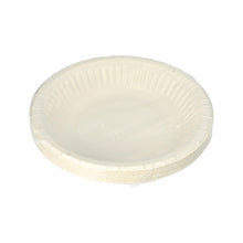 12-pak PAPSTAR okrągłych misek (19 cm, 3 cm wysokości, białe) firmy PAPSTAR GmbH z falistym brzegiem jest zapakowany w folię termokurczliwą, pokazany na białym tle - idealny na imprezy i uroczystości.