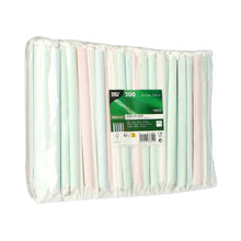 Przezroczyste opakowanie z plastiku zawiera 200 PAPSTAR papierowych słomek do Bubble Tea (Ø12mm, 20cm), sortowanych w pastelowych kolorach. Etykieta na przedniej stronie pokazuje informacje o produkcie i symbole recyklingu, co czyni te papierowe słomki firmy PAPSTAR GmbH zrównoważonym wyborem.