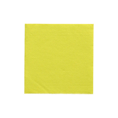 PAPSTAR serwetki 1/4-złożenie, 24x24 cm limonkowe z "DAILY Collection" od PAPSTAR GmbH (20 sztuk) leżą kwadratowo na białym tle na zdjęciu, pokazując swoją strukturalną, świeżą barwę, idealną do stylowej dekoracji stołu.