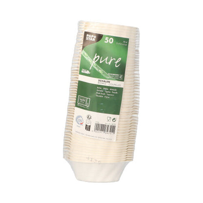 Stos 50 PAPSTAR miseczek z trzciny cukrowej, białe, 3x9,5x6 cm "Wave" firmy PAPSTAR GmbH, owinięte w plastik z informacjami o produkcie i symbolami recyklingu, jako wskazówka na temat zrównoważonych opakowań dla fingerfood.