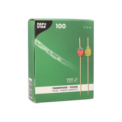 Zielone pudełko z napisem "PAPSTAR 100 Fingerfood - Picker" PAPSTAR GmbH zawiera 100 wykałaczek o długości 12 cm każda. Na pudełku znajdują się dwa owoce i informacja o produkcie w kilku językach.