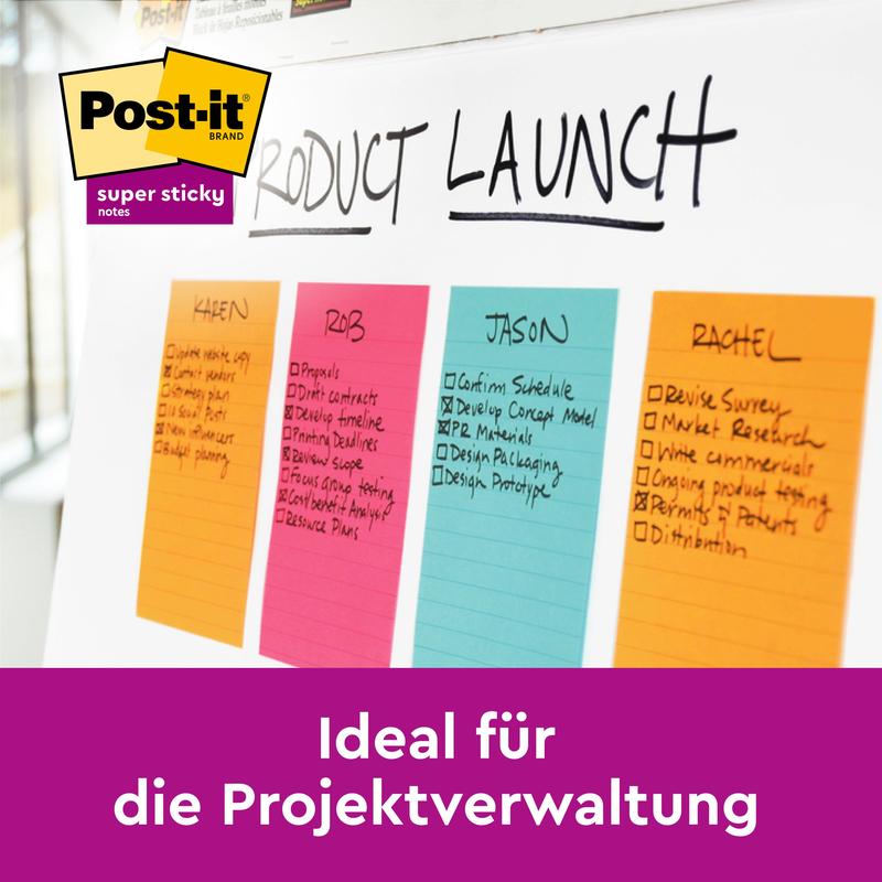 Cztery żółte, liniowane karteczki Post-it® Notes w dużym formacie (101x101 mm) od 3M na tablicy suchościeralnej z zadaniami i nazwami pod "Product Launch". Widoczne: logo Post-it i "Idealne do zarządzania projektami". 100% PEFC, 300 arkuszy/blok.