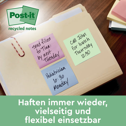 Eine Mappe mit drei Post-it® Super Sticky 100% Recycling Notes (76x76 mm, 70 Blatt/Block, 100% PEFC) von 3M Deutschland GmbH listet Erinnerungen auf, wie z.B. das Versenden von Akten bis Dienstag, einen Kinderarzttermin am Montag um 10:30 Uhr und das Mittagessen mit John am Donnerstag um 12:30 Uhr. Der deutsche Text erscheint unten.