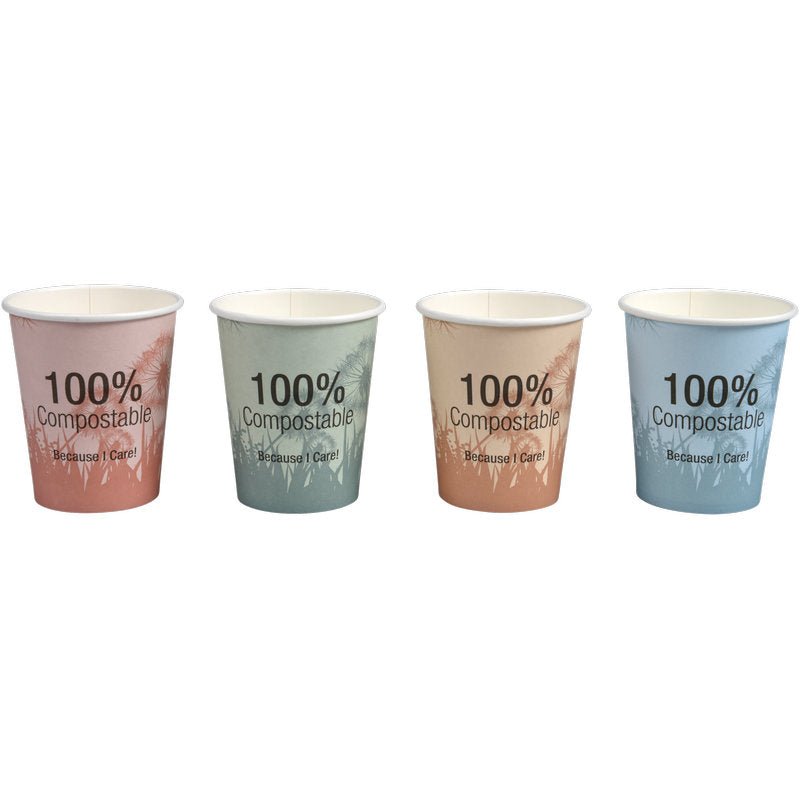 Cztery pastelowe kubki do kawy Kompostierbar "Dandelion" od Abena Re-Seller GmbH z ekologicznym designem i nadrukiem "100% Compostable Because I Care!" oferują stylową, zrównoważoną przyjemność.