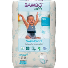 Opakowanie pieluszek do pływania Bambo Nature, rozmiar M (12+ kg) od Abena Re-Seller GmbH zawiera 12 pieluszek do pływania. Delikatne, wegańskie, bez perfum i balsamów - idealne dla wrażliwej skóry.