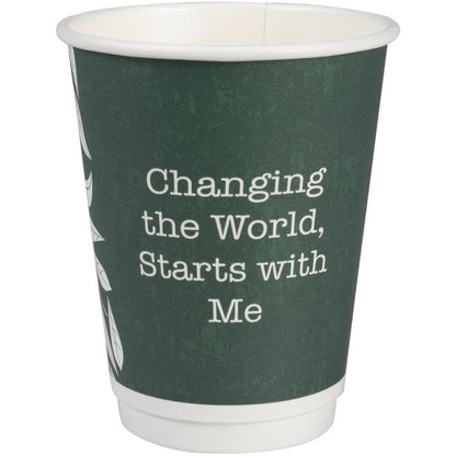 Kubek do kawy z podwójną ścianką Bio "Green Leaves" od Abena Re-Seller GmbH to zielony, ekologiczny kubek z białym napisem "Changing the World, Starts with Me" i częściowym białym wzorem liści po lewej stronie.