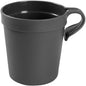 Eine schlichte, mattschwarze Abena Re-Seller GmbH Mehrweg Tasse mit Henkel (25 cl, Schwarz, PP) ist leer vor einem weißen Hintergrund abgebildet. Die Tasse im 12er-Pack hat ein schlichtes, schnörkelloses Design.