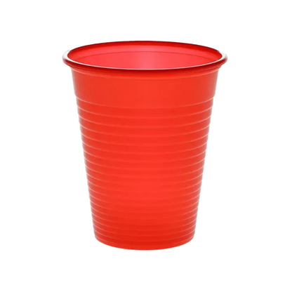 Na białym tle widoczny jest czerwony kubek do płukania ust z polipropylenu od AMPri Handelsgesellschaft mbH, często używany w gabinetach stomatologicznych.