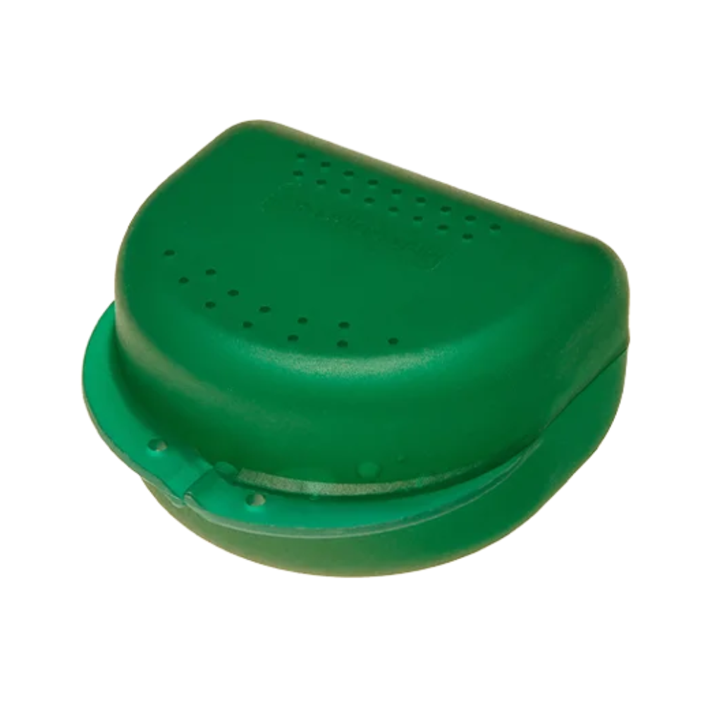 Ein AMPri-Zahnspangenbehälter aus Polypropylen für Erwachsene in verschiedenen Farben, mit den Maßen 80 x 80 x 45 cm, mit einem Klappdeckel und kleinen Belüftungslöchern an der Oberseite.