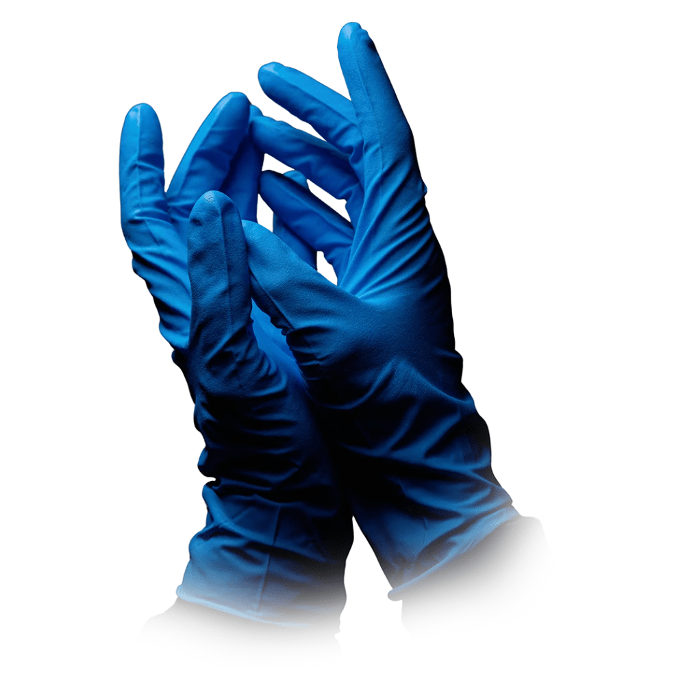 Para rąk w rękawicach ochronnych AMPri SolidSafety High Risk Pro Nitril Typ A jest trzymana na tle białym, oferując ważną ochronę przed chemikaliami.