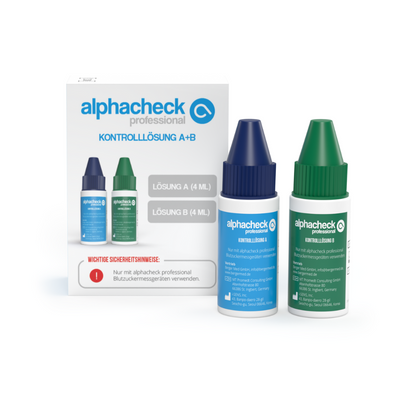 Obraz Alphacheck Professional Roztwór Kontrolny A+ B | Opakowanie (2 butelki) od Berger Med GmbH. Produkt zawiera dwie butelki z roztworem oznaczone jako „Roztwór A (4 ml)” i „Roztwór B (4 ml)”, które są idealne do zapewnienia dokładności Twojego glukometru. Opakowanie kartonowe jest widoczne w tle, z niebieskimi i zielonymi zakrętkami na butelkach.