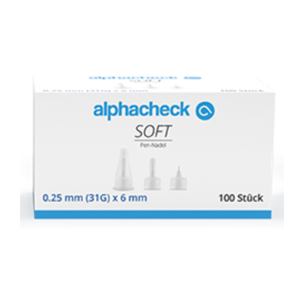 Białe pudełko z niebieskim i szarym tekstem oraz napisem „Alphacheck soft Pen-Nadeln, verschiedene Größen, 100 Stück/Packung” i „0,25 mm (31G) x 6 mm”. Na pudełku znajdują się obrazy igieł do penów w różnych rozmiarach do wstrzykiwania insuliny, a w prawym dolnym rogu jest napisane „100 Stück”. Wyświetlana nazwa marki to Berger Med GmbH.