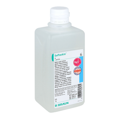 Plastikowa butelka 500 ml B. Braun Softaskin® Waschlotion ma biały korek i etykietę z informacjami o produkcie w kilku językach. Logo B. Braun i symbol „Barrier Effect“ są wyraźnie widoczne, co gwarantuje wolność od mikroplastiku i przyjazność dla środowiska. Marka to B. Braun Deutschland GmbH & Co. KG.