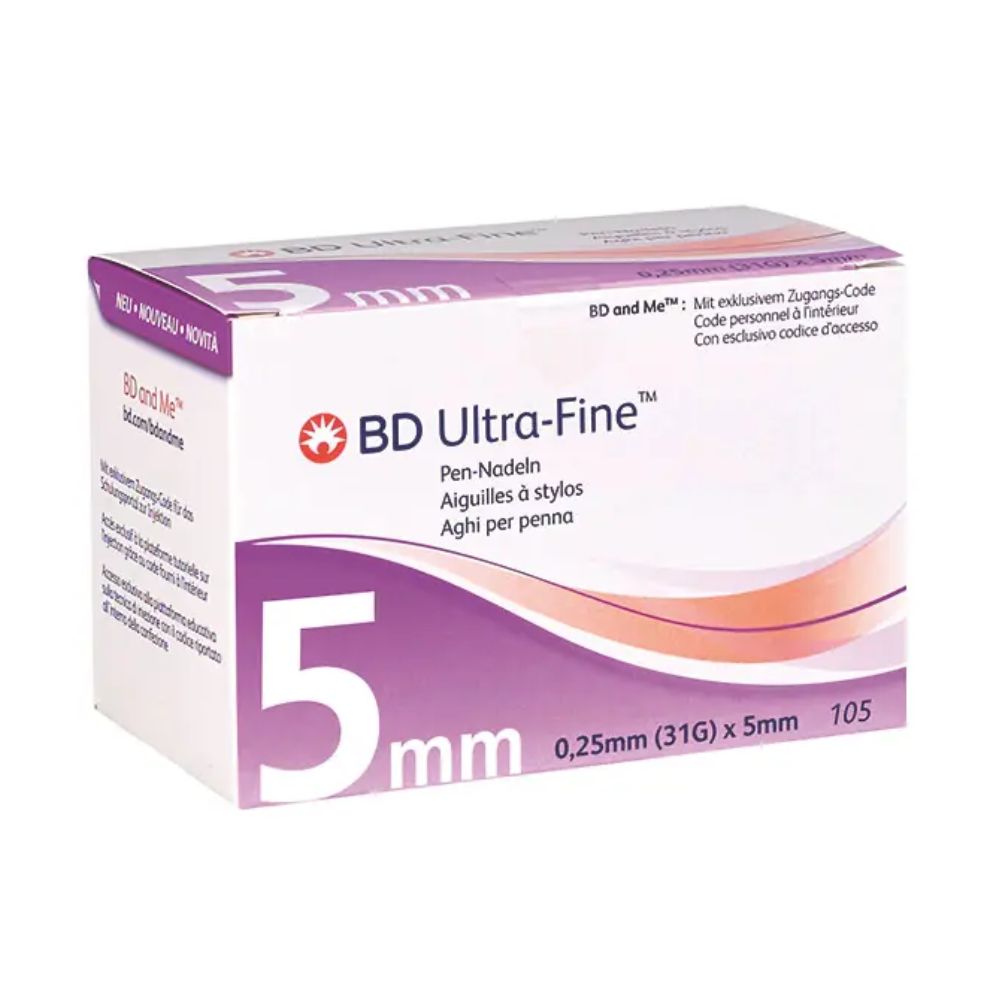 Pudełko igieł do pióra BD Ultra-Fine firmy BD, Becton Dickinson GmbH, zawiera 105 igieł o wymiarach 0,25 mm (31G) x 5 mm do iniekcji insuliny. Opakowanie posiada tekst w wielu językach oraz stylizowany czerwono-pomarańczowy wzór Swoosh, idealny do skutecznego zarządzania cukrzycą.