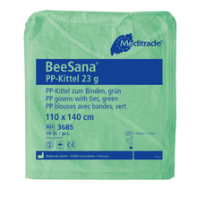 Zielona paczka Meditrade BeeSana® PP-Kittel 23g zawiera tekst w języku niemieckim i francuskim, który opisuje oddychający jednorazowy fartuch ochronny z wiązaniami o wymiarach 110 x 140 cm. Każde pudełko firmy Meditrade GmbH zawiera 100 sztuk.