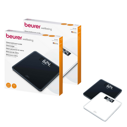 Dwie Beurer wagi łazienkowe GS 400 SignatureLine z hartowanego szkła, jedna czarna i jedna biała, są pokazane obok swoich opakowań. Opakowanie zawiera znak towarowy i informacje o produkcie firmy Beurer GmbH. Czarna waga pokazuje na swoim cyfrowym wyświetlaczu „62,4”.