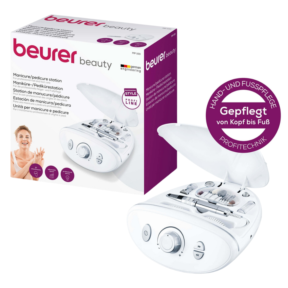 Obraz przedstawia opakowanie Beurer stacji do manicure/pedicure MP 100 (1 sztuka) od Beurer GmbH obok właściwego zestawu. Biały design z fioletowym tekstem podkreśla różnorodne załączone końcówki i narzędzia oraz posiada sterowanie obrotowe i przyciskowe, co czyni go profesjonalnym wyborem frezarki do paznokci do pielęgnacji domowej.